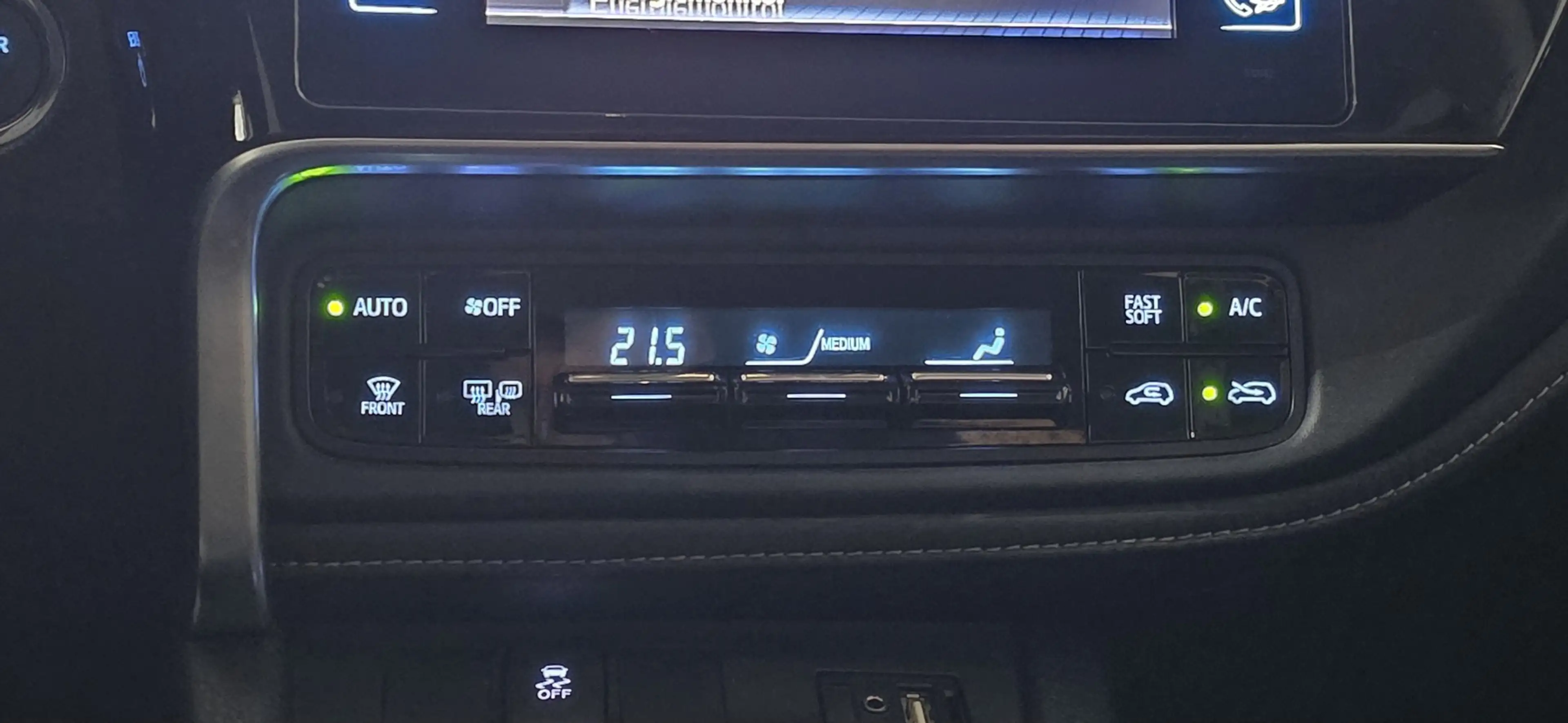 Toyota Auris Touring Sports 1.8 Hybrid Dynamic Dealer Onderhoud — photo 17