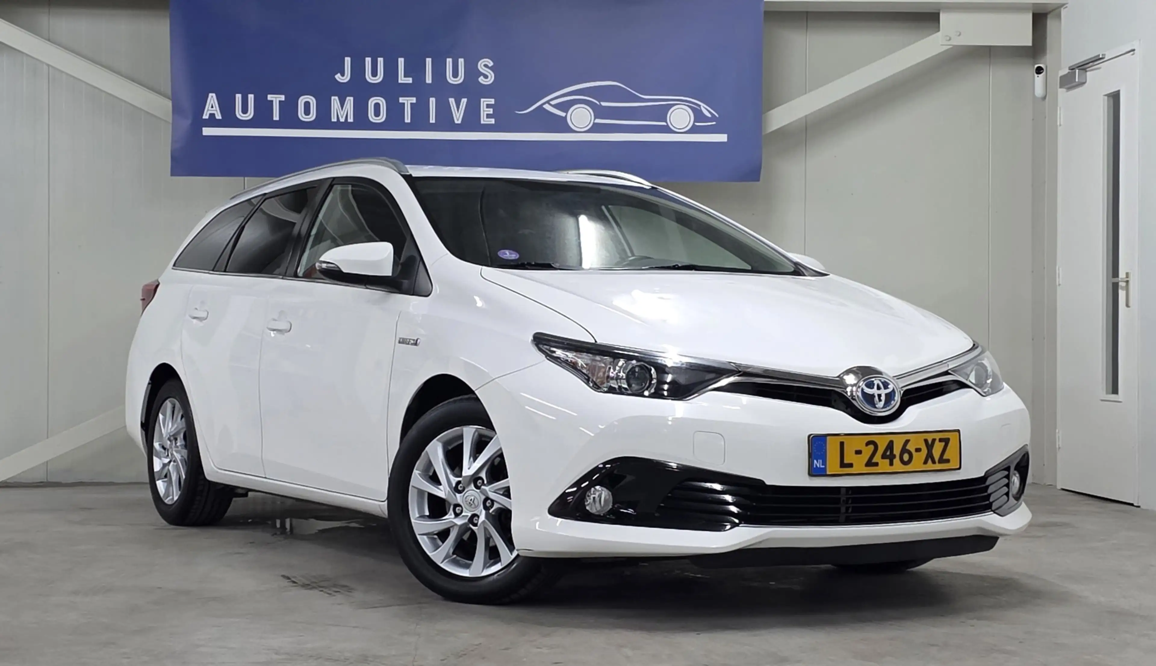 Toyota Auris Touring Sports 1.8 Hybrid Dynamic Dealer Onderhoud — photo 2