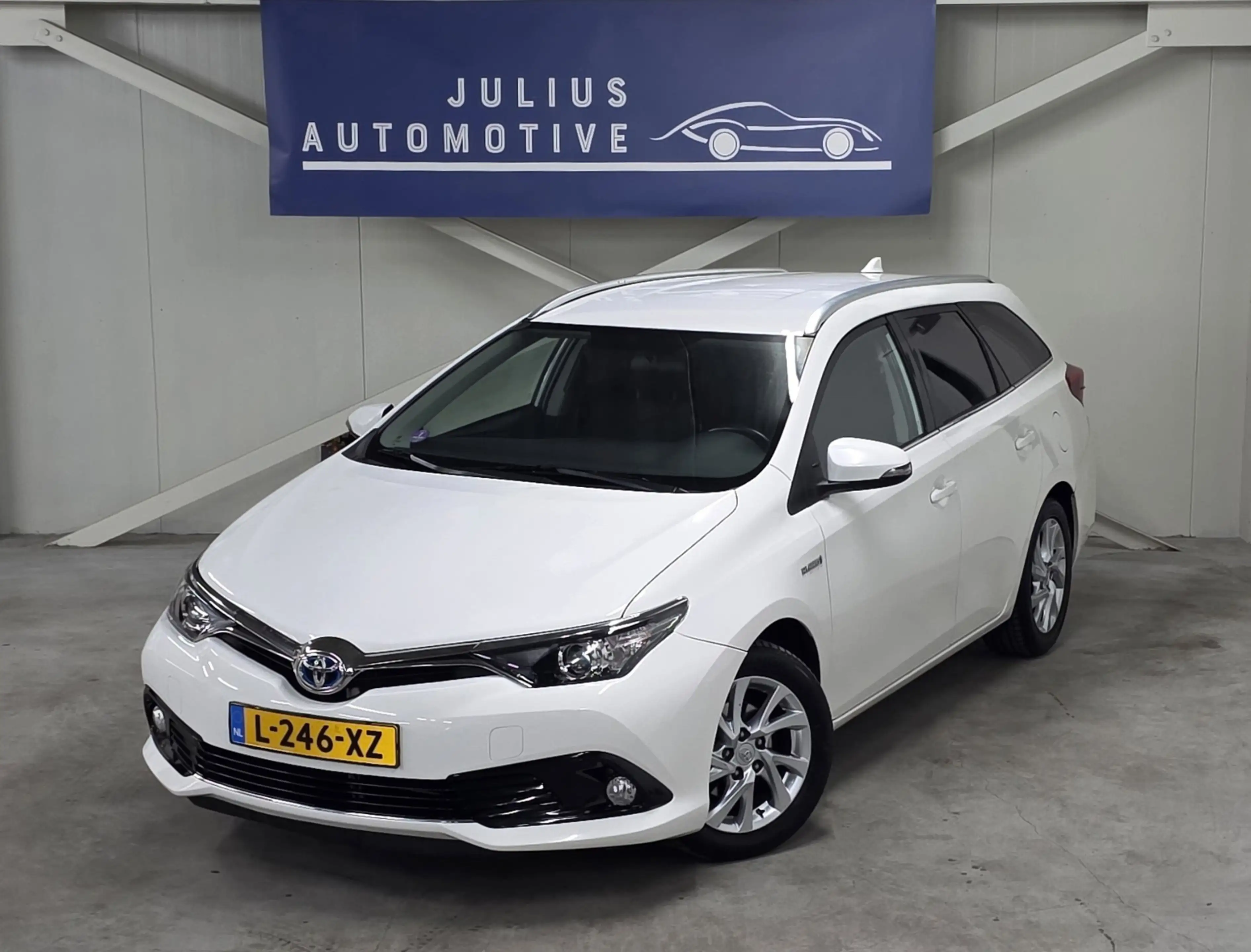 Toyota Auris Touring Sports 1.8 Hybrid Dynamic Dealer Onderhoud — photo 25