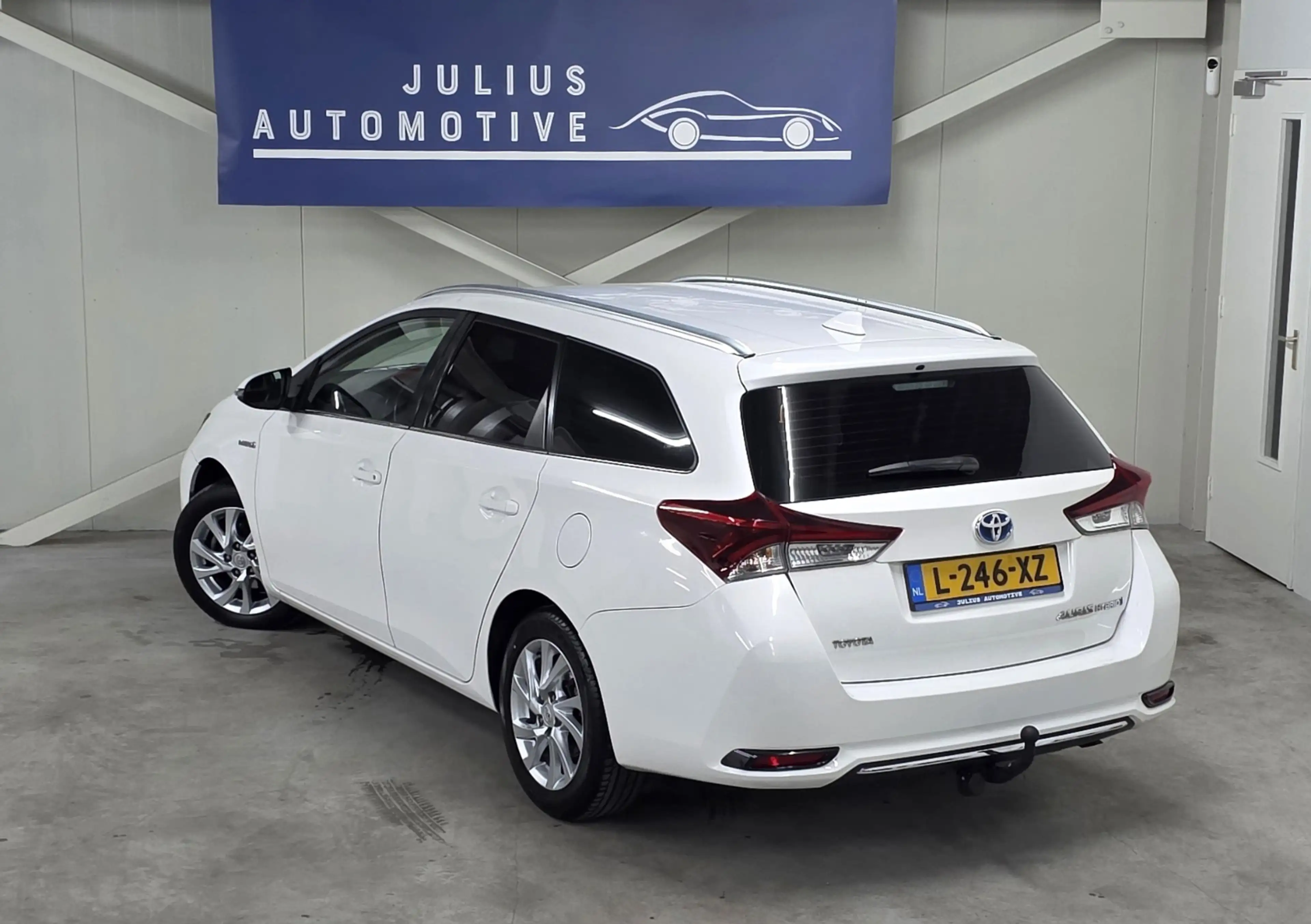 Toyota Auris Touring Sports 1.8 Hybrid Dynamic Dealer Onderhoud — photo 27