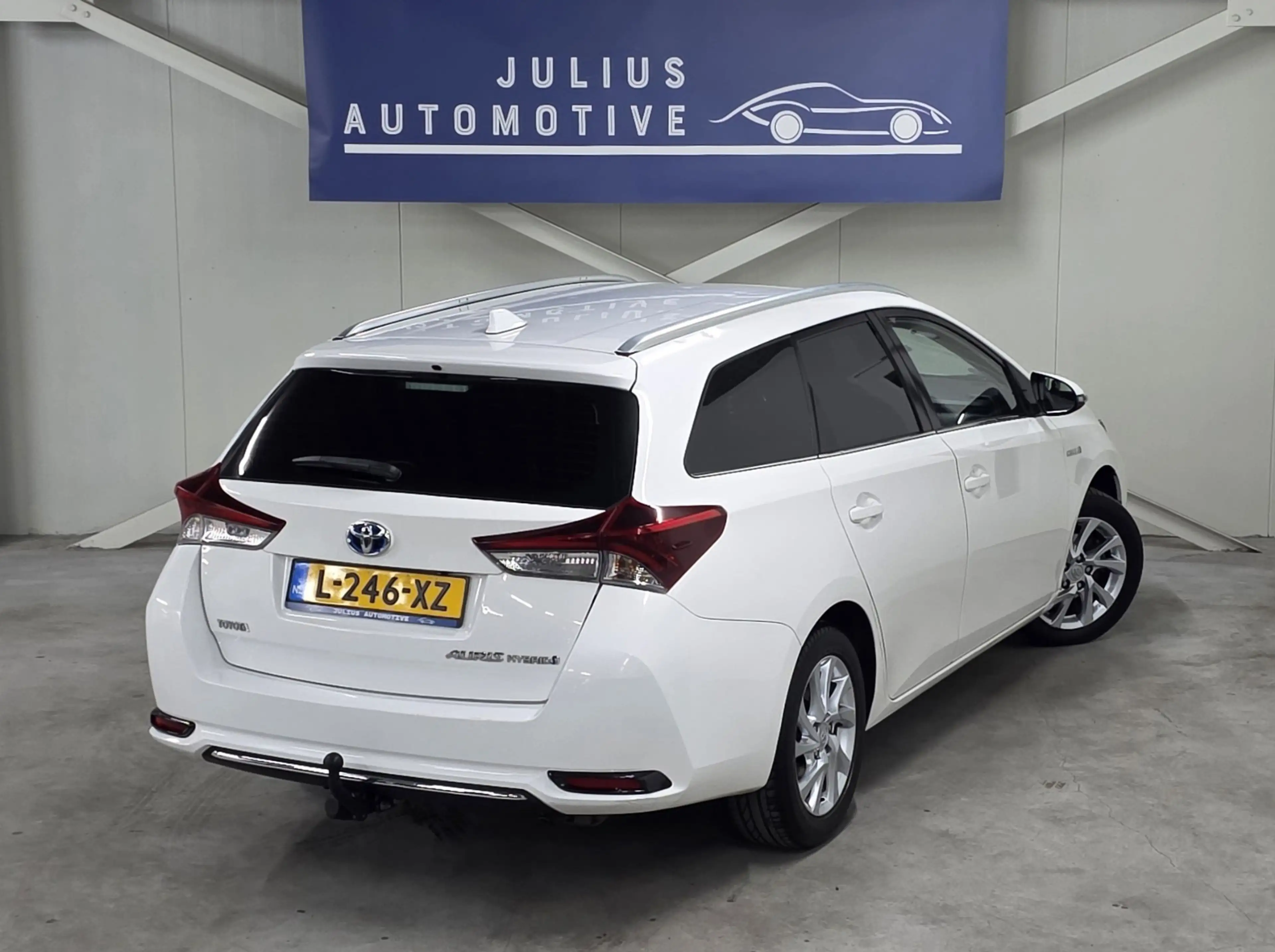 Toyota Auris Touring Sports 1.8 Hybrid Dynamic Dealer Onderhoud — photo 28