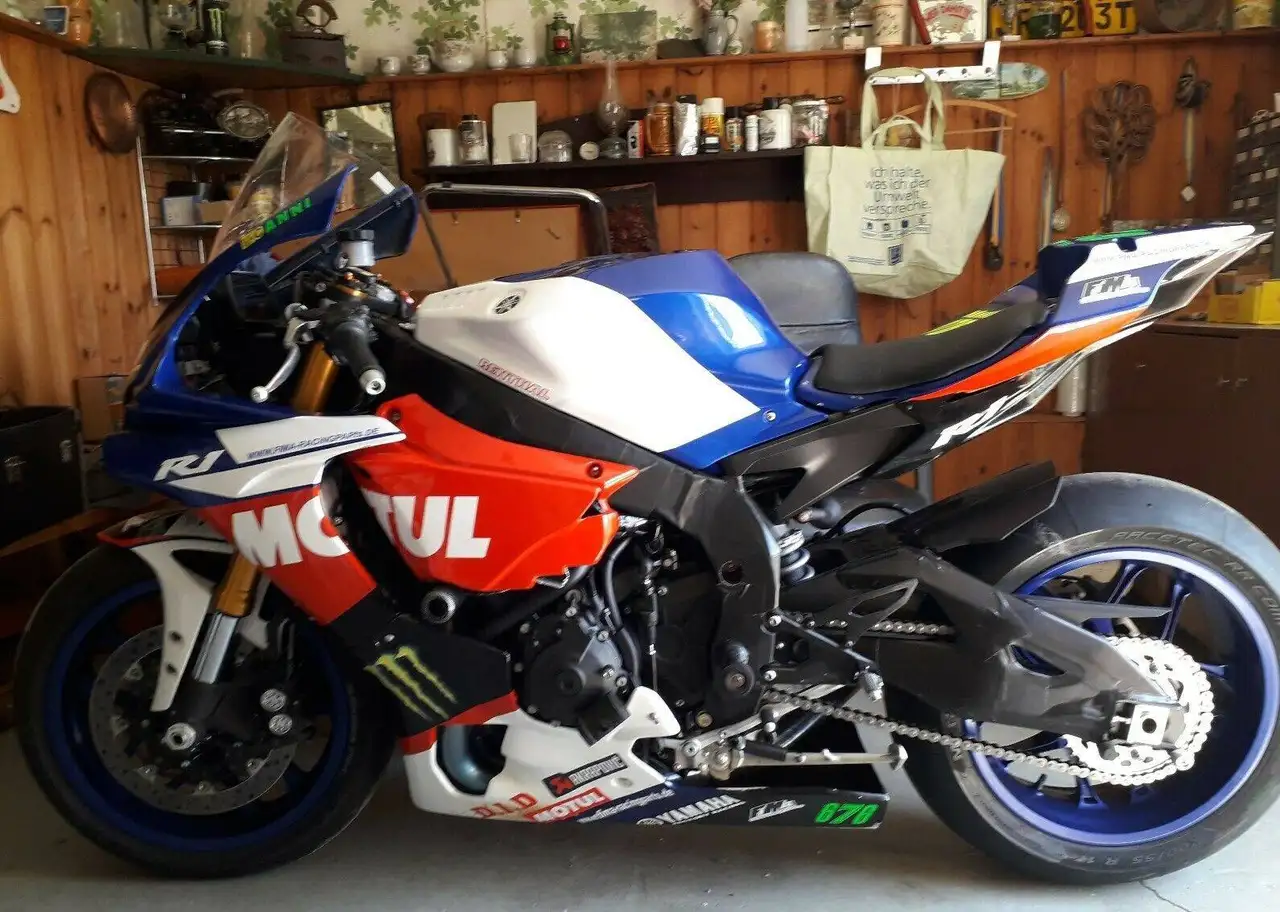 Yamaha YZF-R1