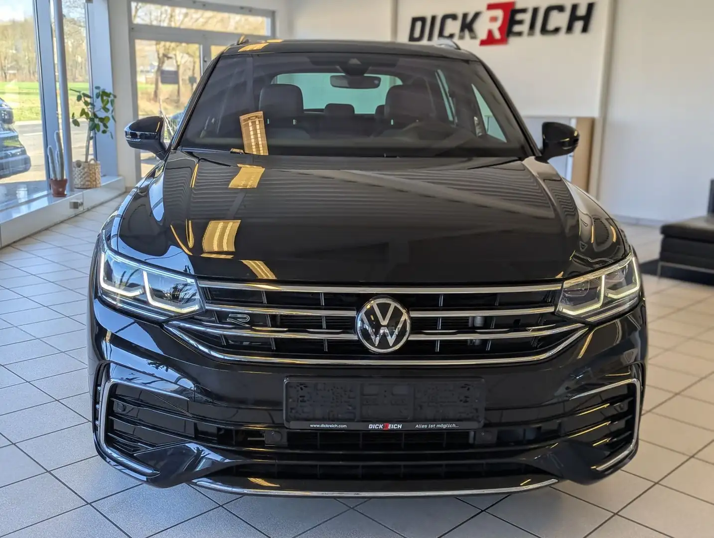 Volkswagen Tiguan 2.0 TDI DSG R-Line Matrix Pano HUD AHK 20 Schwarz - 2