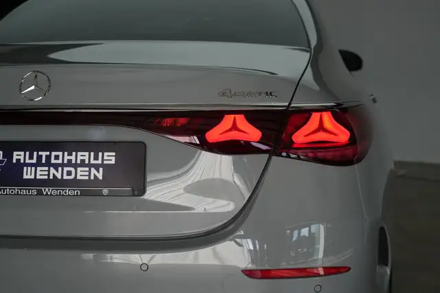 Mercedes-Benz E-Class view 12