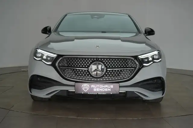 Mercedes-Benz E-Class view 4
