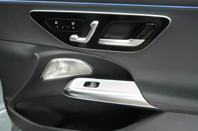 Mercedes-Benz E-Class view 17
