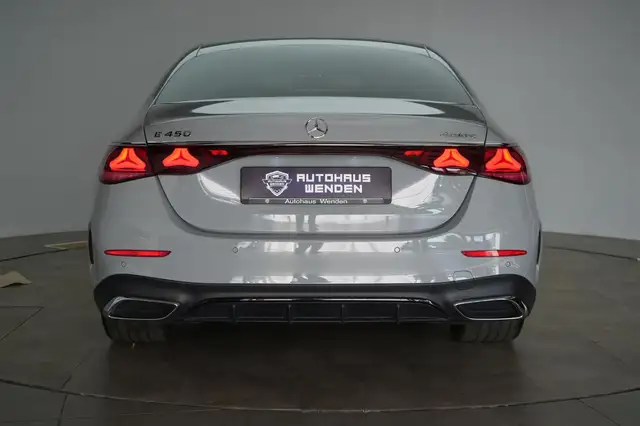 Mercedes-Benz E-Class view 9