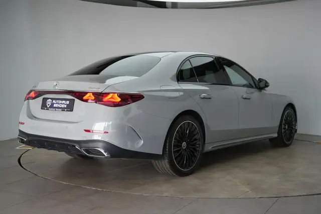 Mercedes-Benz E-Class view 8