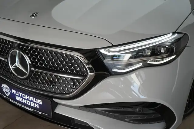 Mercedes-Benz E-Class view 6