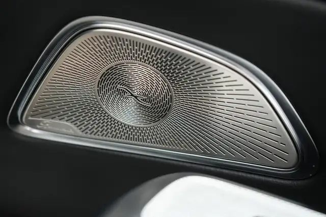Mercedes-Benz E-Class view 30