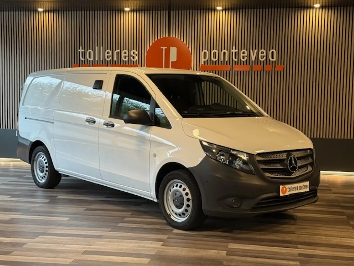 Mercedes-Benz Vito Furgón 114CDI tD Pro Larga 7G-Tronic Wit - 1