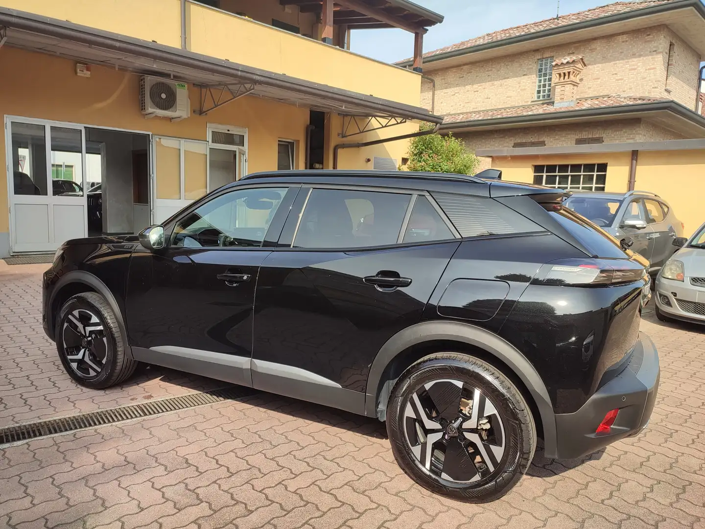 Peugeot 2008 1.2 puretech GT 130 cv AT Formula Guida Sicuro !!! Nero - 2