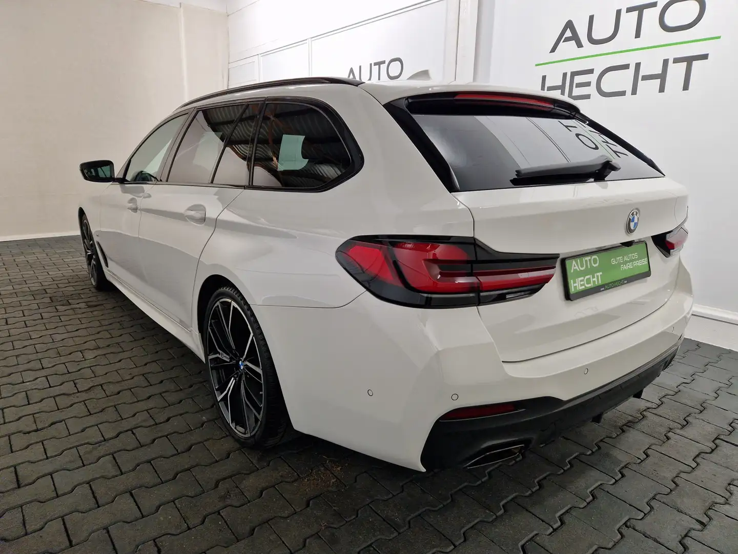 BMW 530 i xDrive Tour. M-Sportpaket, ACC, AHK, Pano Weiß - 2