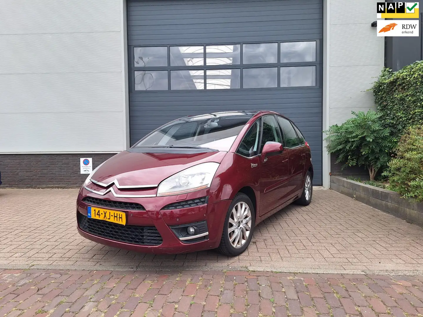 Citroen C4 Picasso | 2.0-16V Exclusive 5p. | Airco | Elektrische stoe Rood - 1
