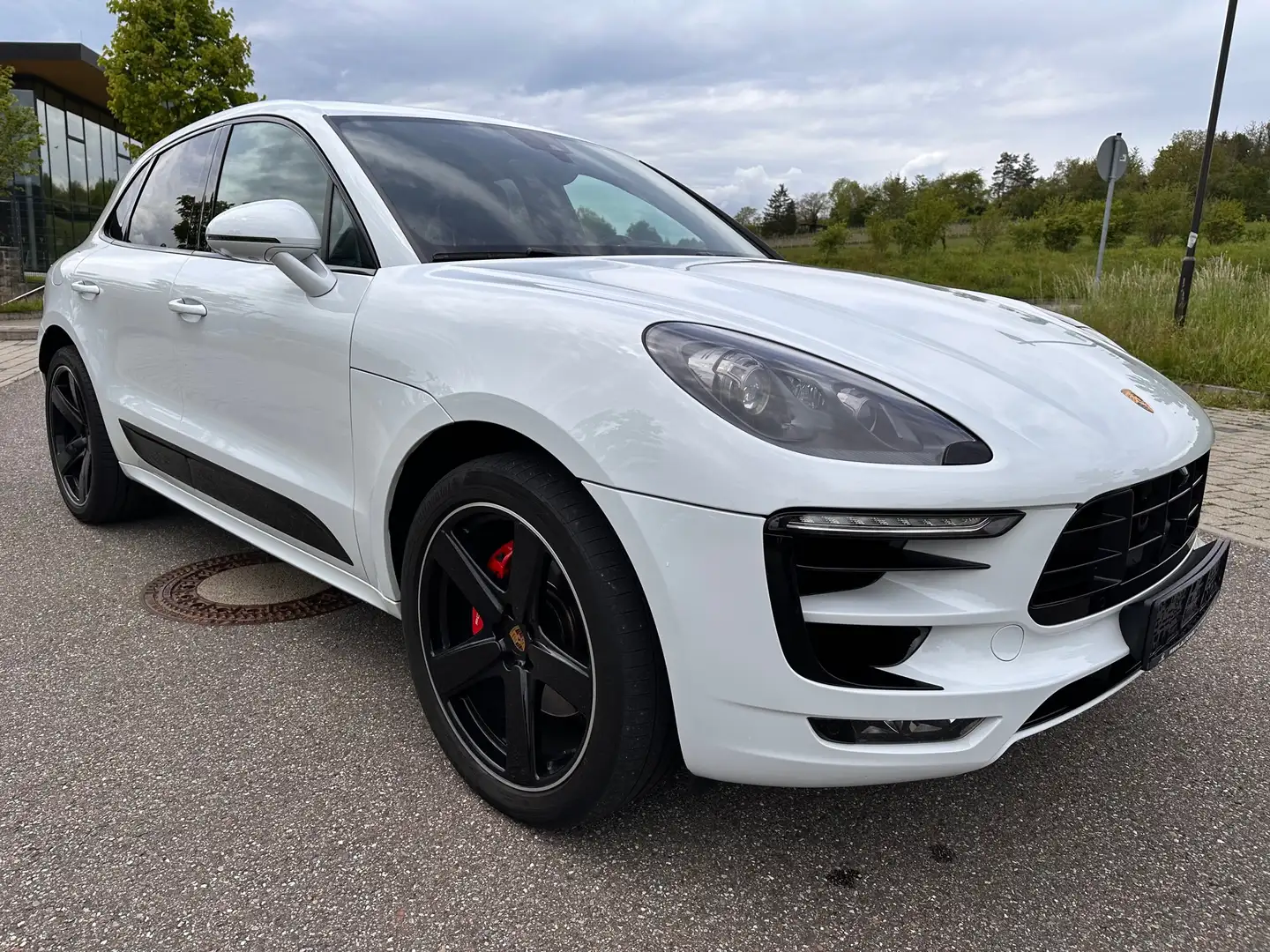 Porsche Macan Turbo Sport-Chrono-Paket Sport-Design-Paket Luftf. Weiß - 2