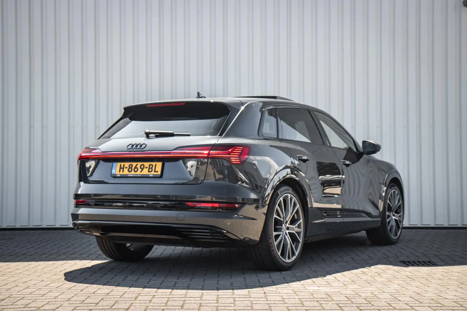Audi e-tron 55 408pk quattro advanced 95 kWh | 20" Velgen | Pa Grijs - 2