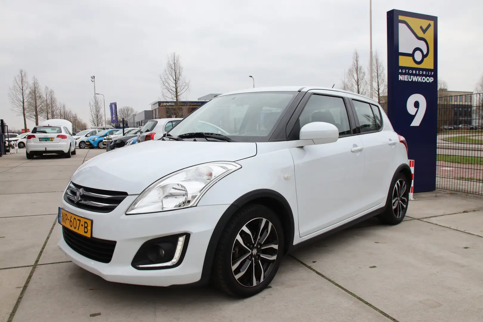 Suzuki Swift 1.2 Style EASSS Leder Alcantara, Airco, 1e eig, de Wit - 1
