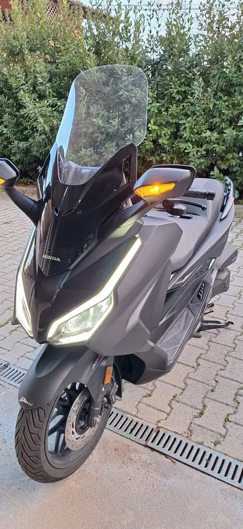 Honda Forza 350 Fekete - 1