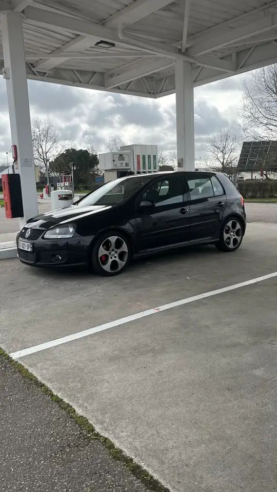Volkswagen Golf GTI 2.0 T 16S FSI 200
