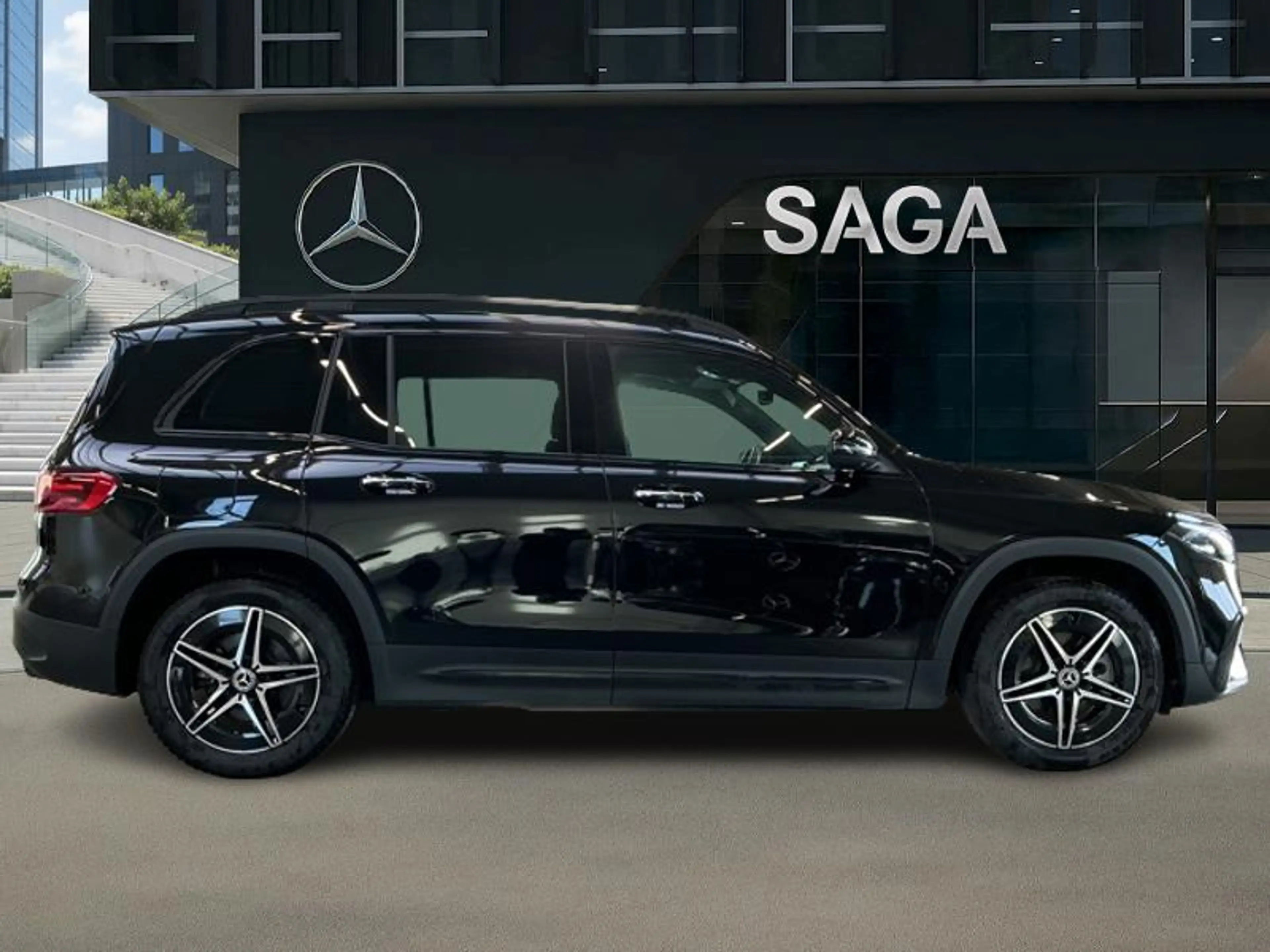 Mercedes-Benz EQB 250 + AMG Pack Night Toit Pano — photo 4