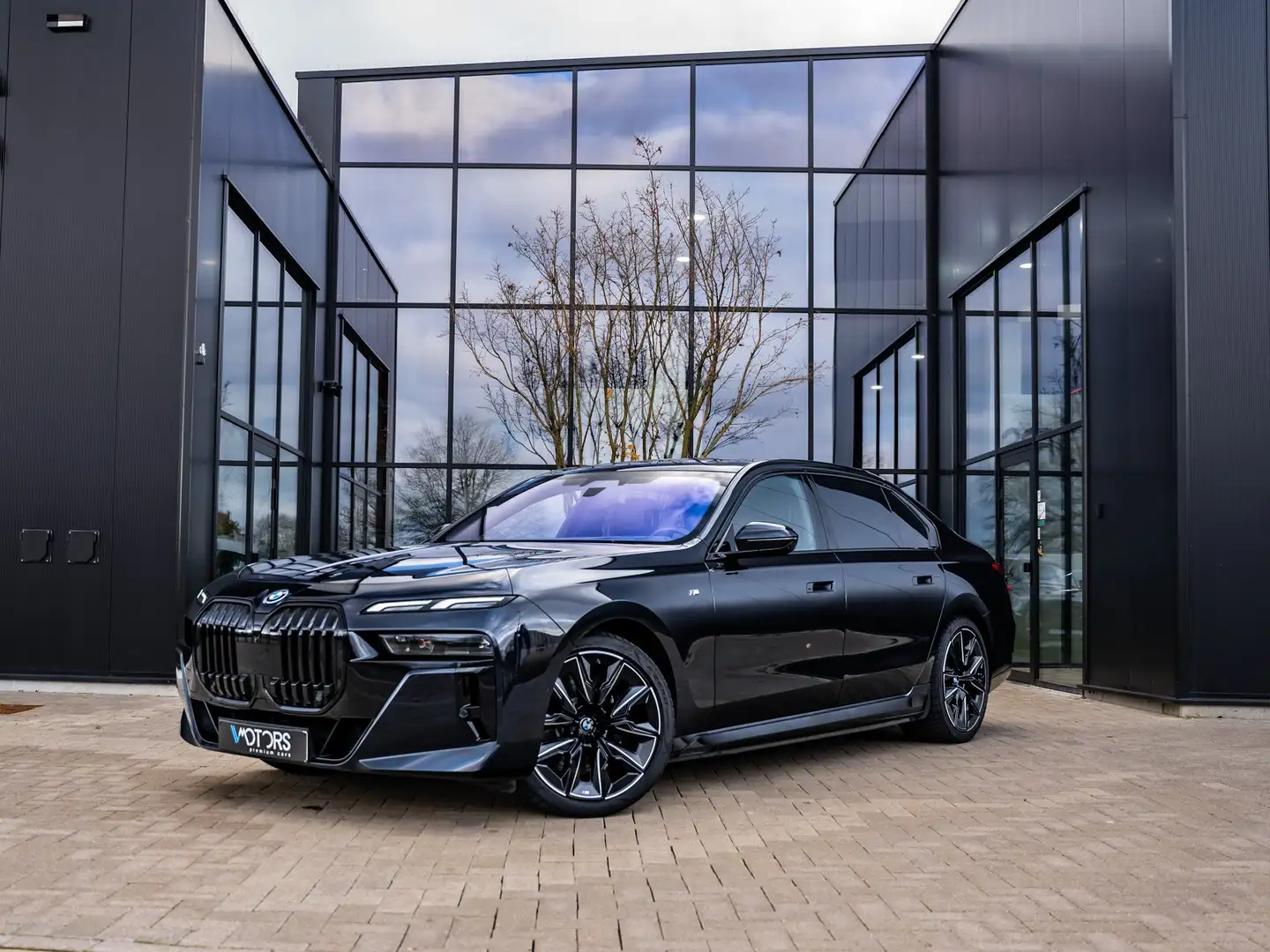 BMW i7 xDrive60 - MSport - B&W - Theatre screen - Massage Noir - 1