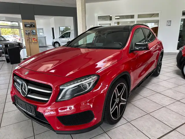 Mercedes-Benz GLA 200 AMG Alcantara Panorama LED