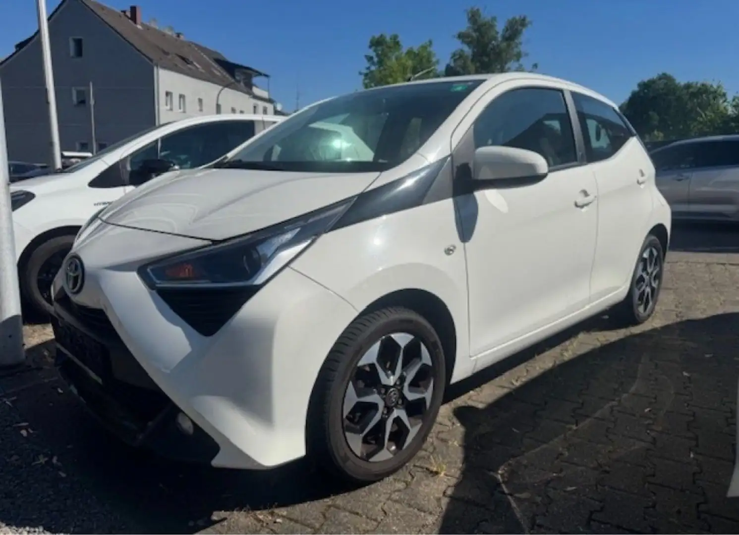 Toyota Aygo 1.2 73cv 5porte x play navi camera manuale Bianco - 2