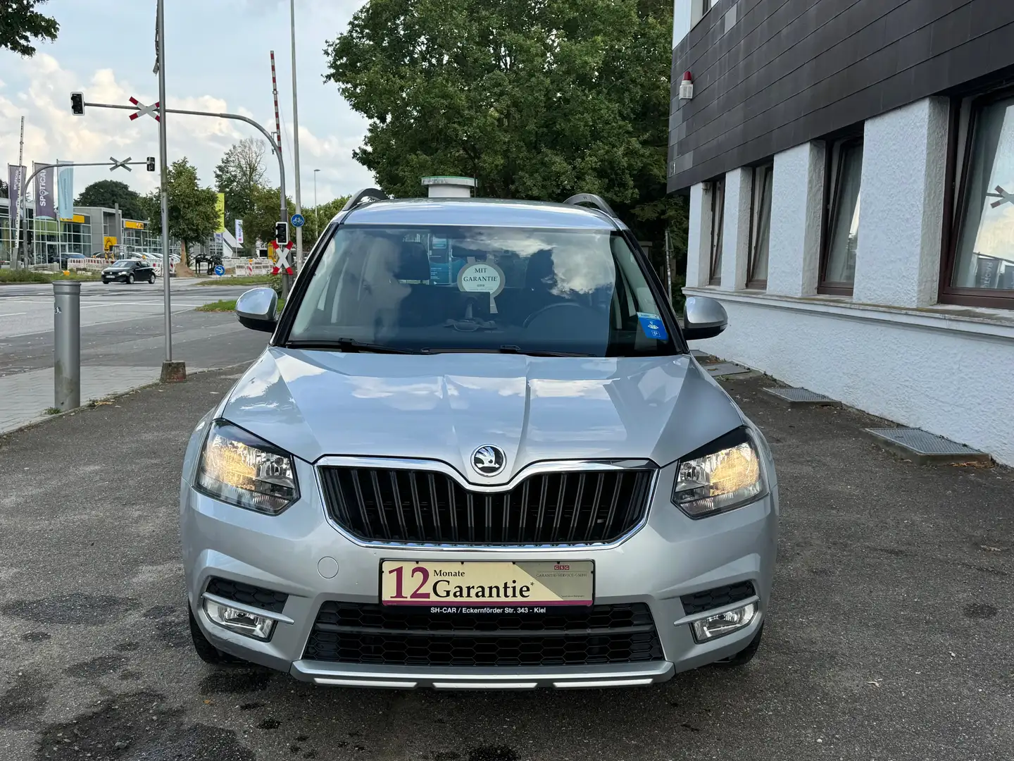 Skoda Yeti Ambition / TÜV NEU /  SERVICE NEU / Grau - 2