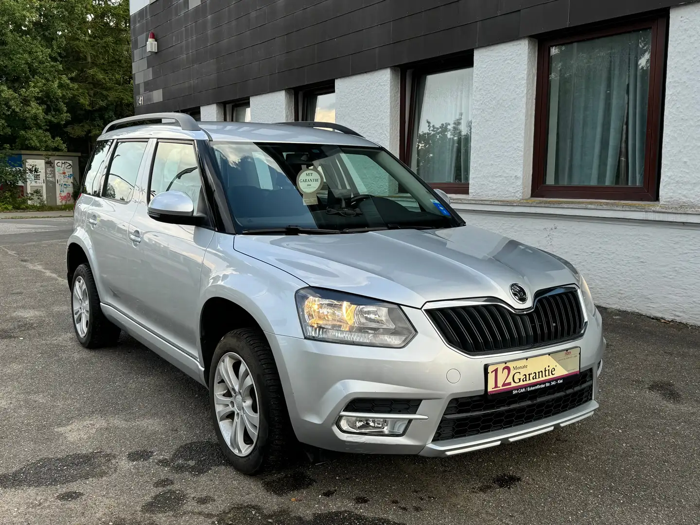 Skoda Yeti Ambition / TÜV NEU /  SERVICE NEU / Grau - 1