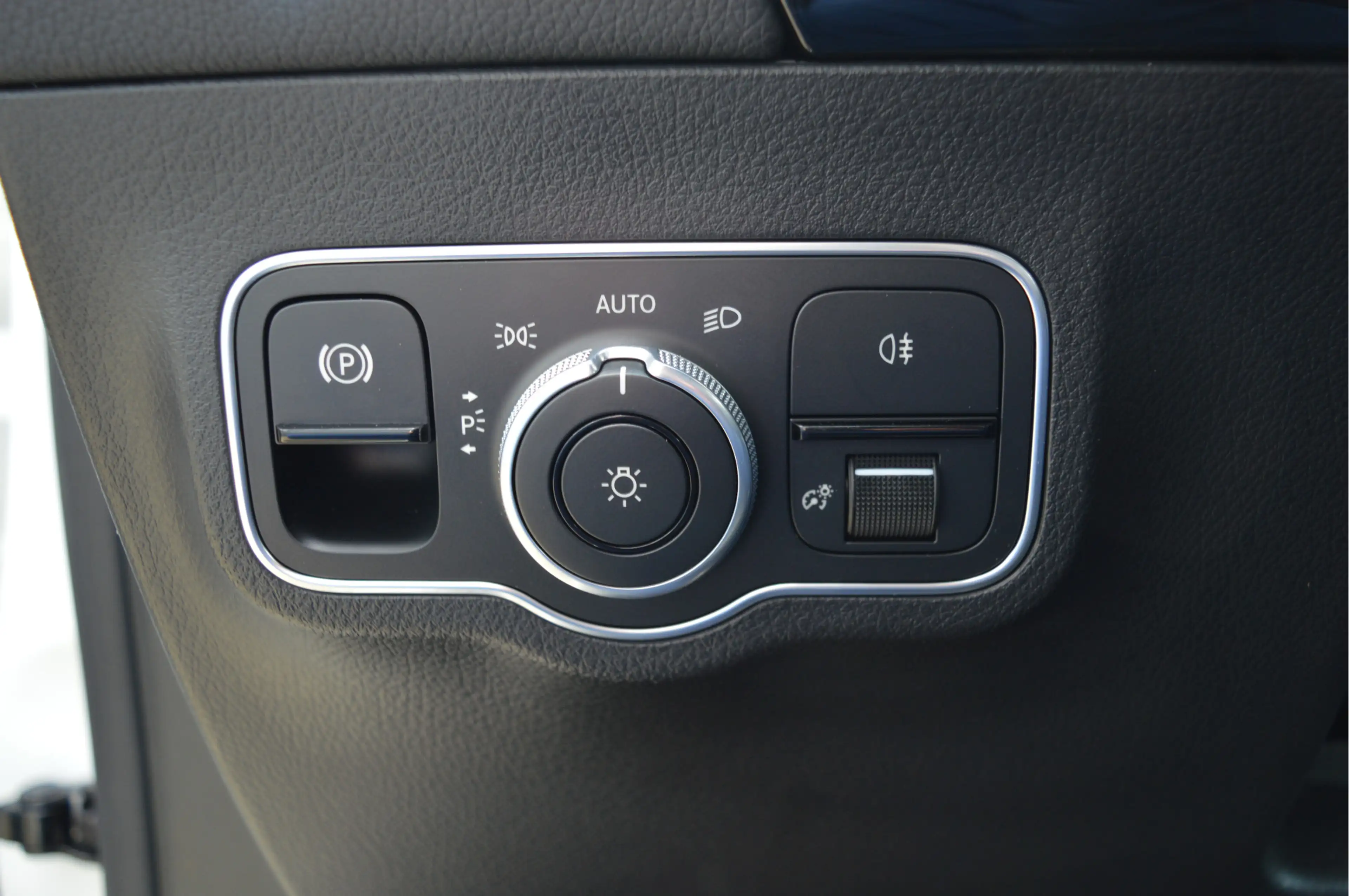 Mercedes-Benz GLA 200 Business Solution Luxury | CAMERA | TREKHAAK | SFE — photo 13