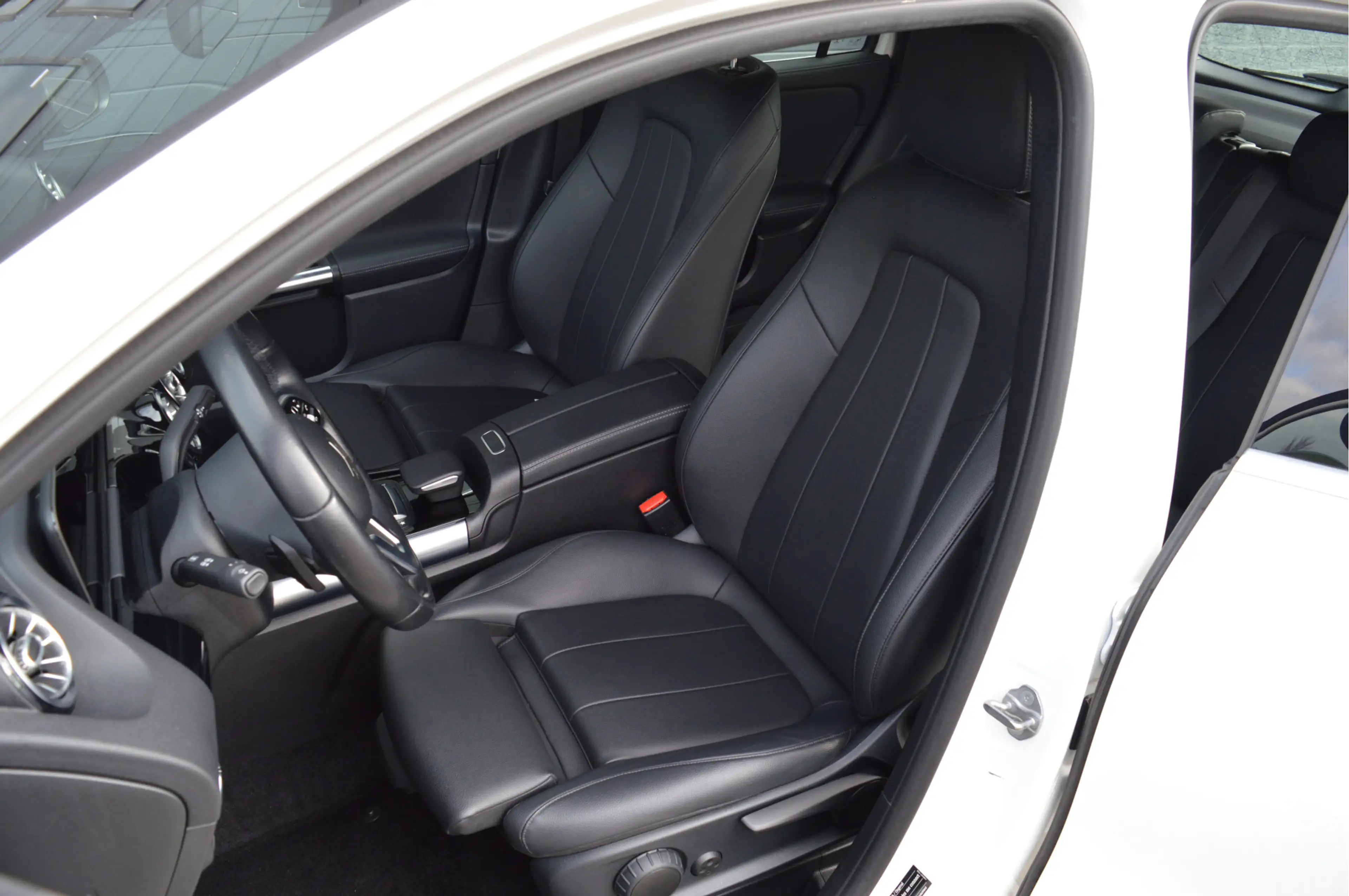 Mercedes-Benz GLA 200 Business Solution Luxury | CAMERA | TREKHAAK | SFE — photo 9