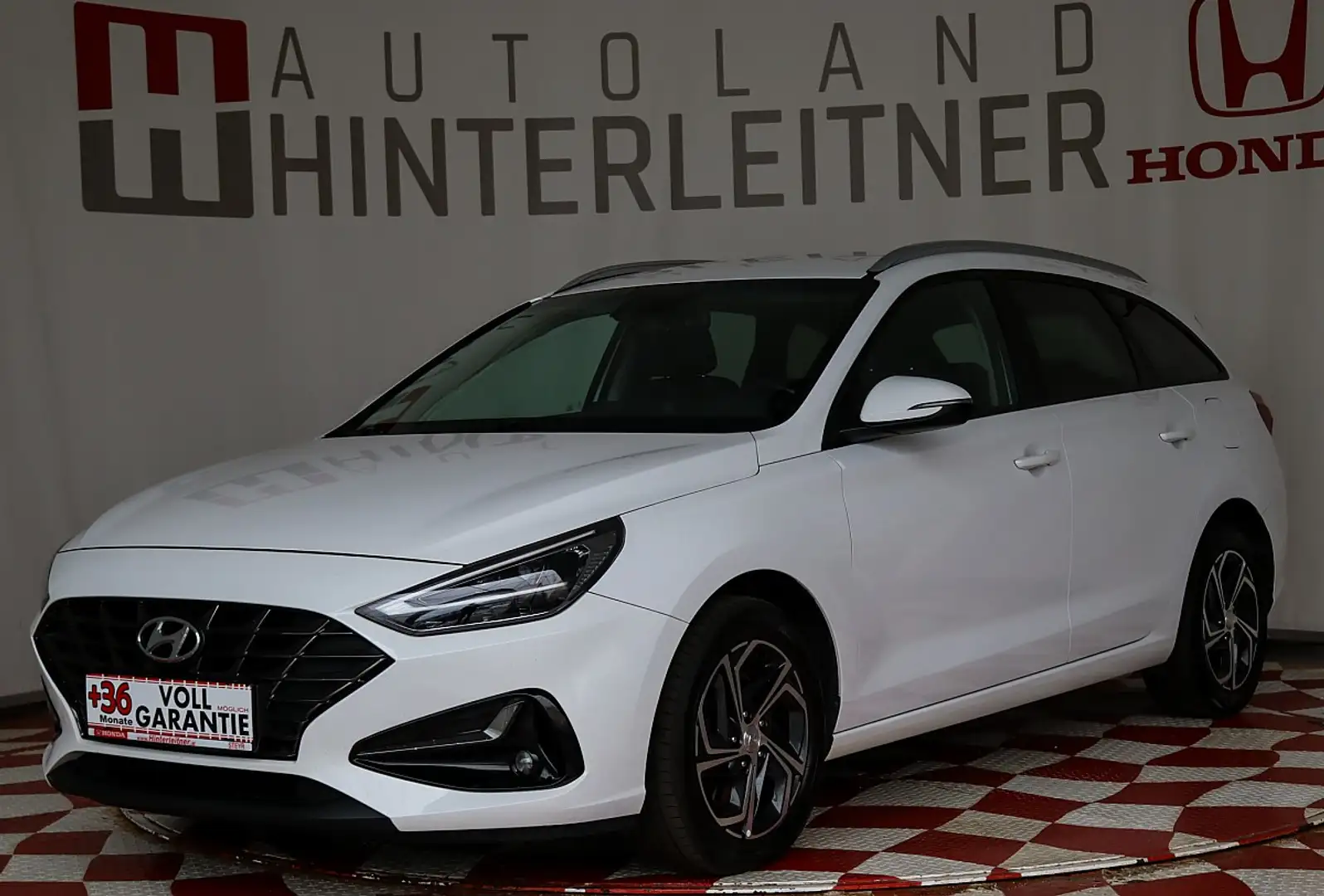 Hyundai i30 CW 1,6 CRDi Trend Line / LED / NAVI / KAMERA Wit - 1