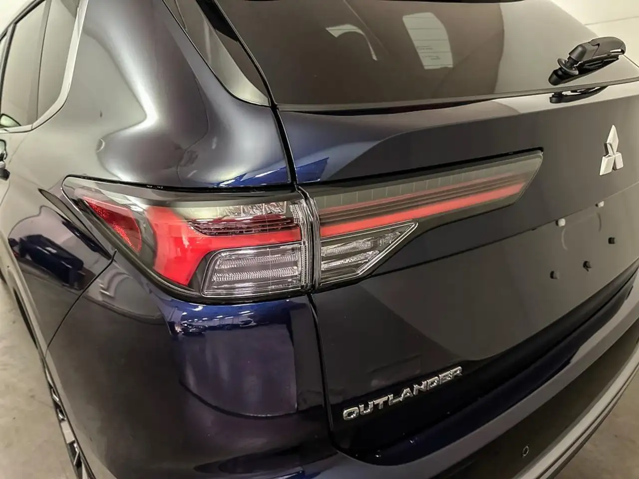 Mitsubishi Outlander снимка Mitsubishi Outlander