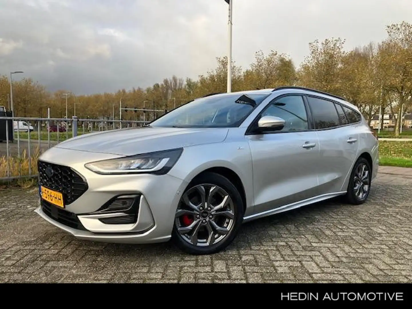 Ford Focus Wagon 1.0 EcoBoost 125PK Hybrid ST-Line Style Grijs - 1