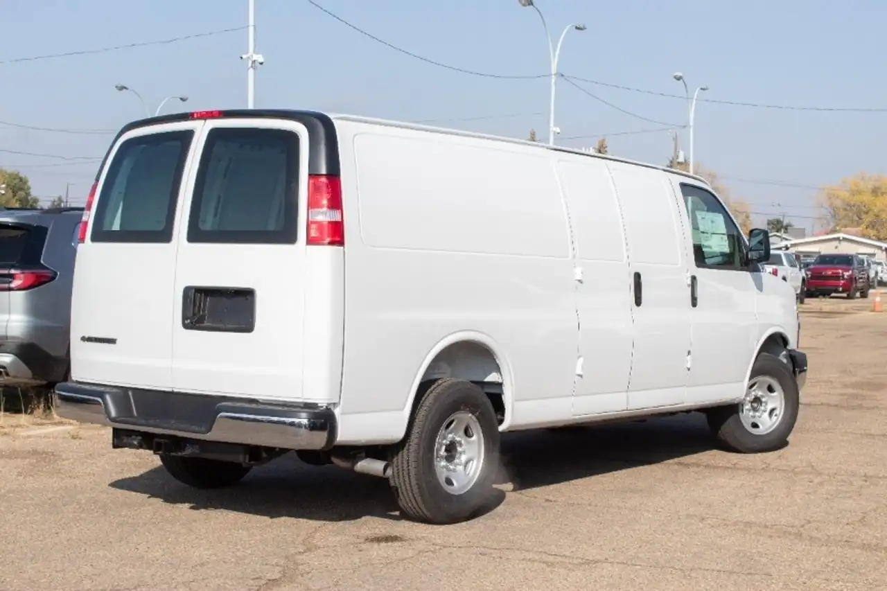 Chevrolet Express снимка Chevrolet Express