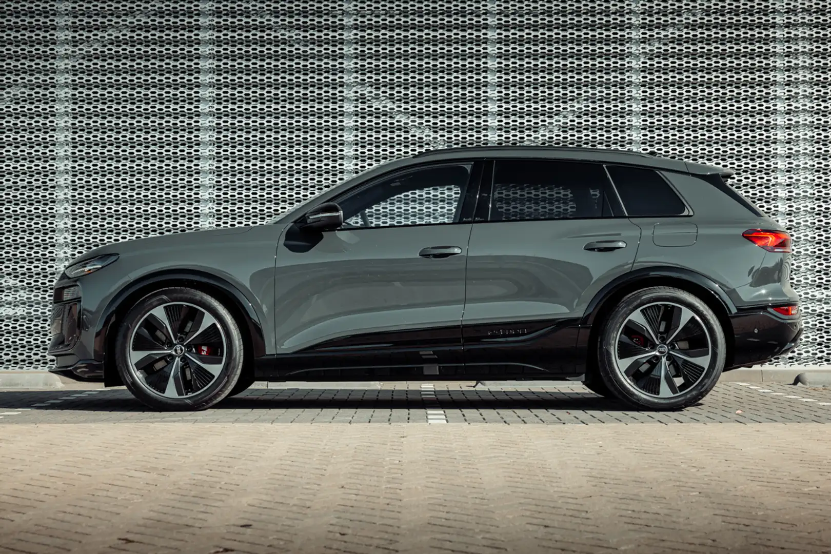 Audi SQ6 e-tron Edition One 100 kWh | Panoramadak | Luchtve Gris - 2