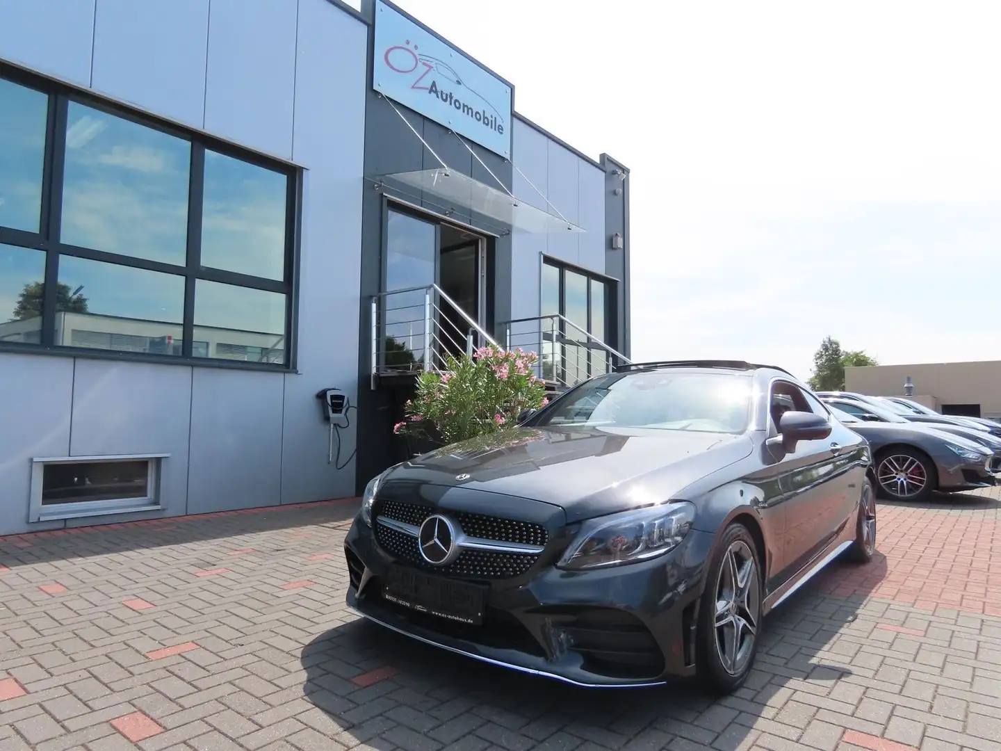 Mercedes-Benz C 220 d Autom. Coupe AMG Line Pano LED Grün - 2