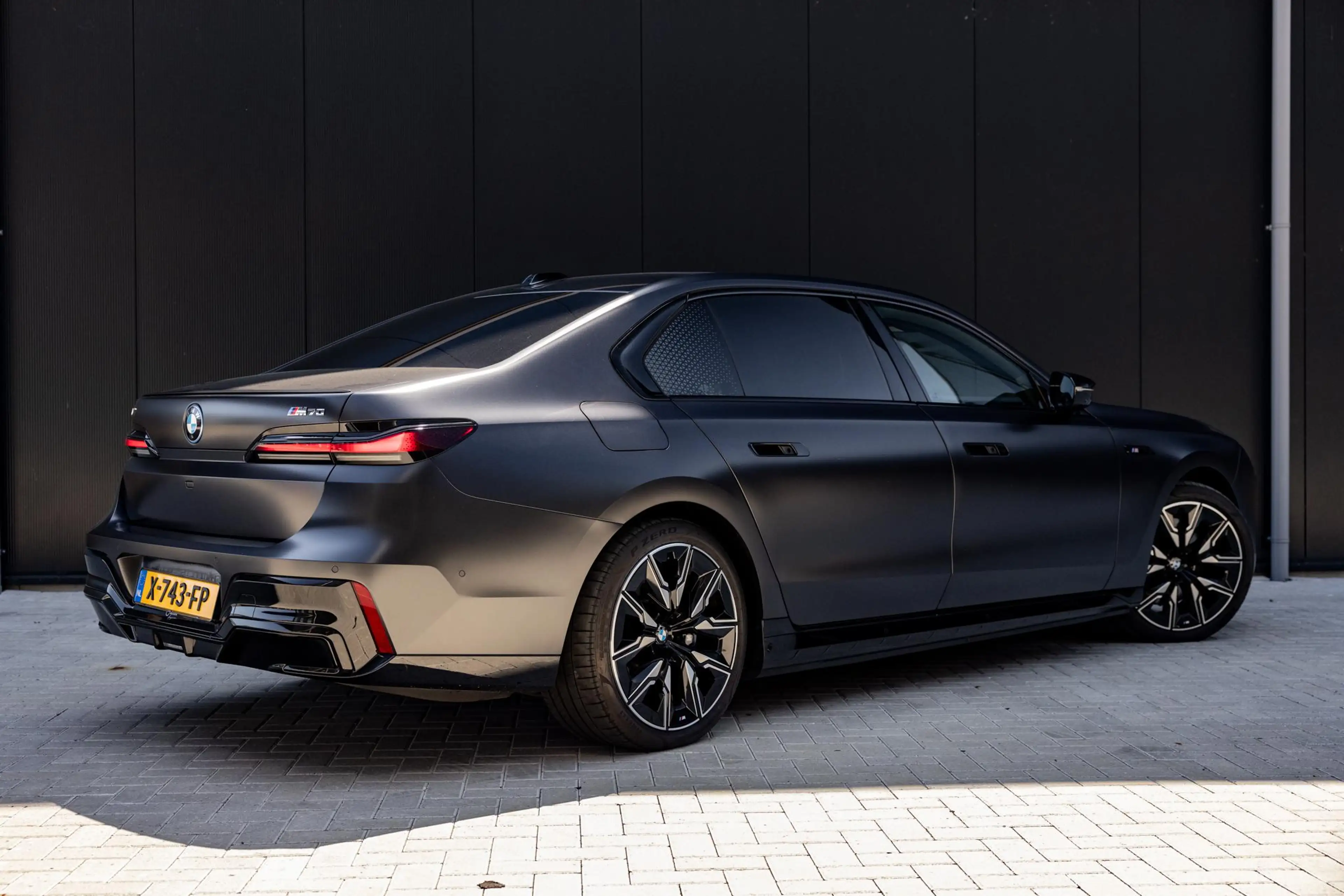 BMW i7 M70 xDrive 106 kWh | SOH 97% | M-Pakket | Iconic G — photo 2