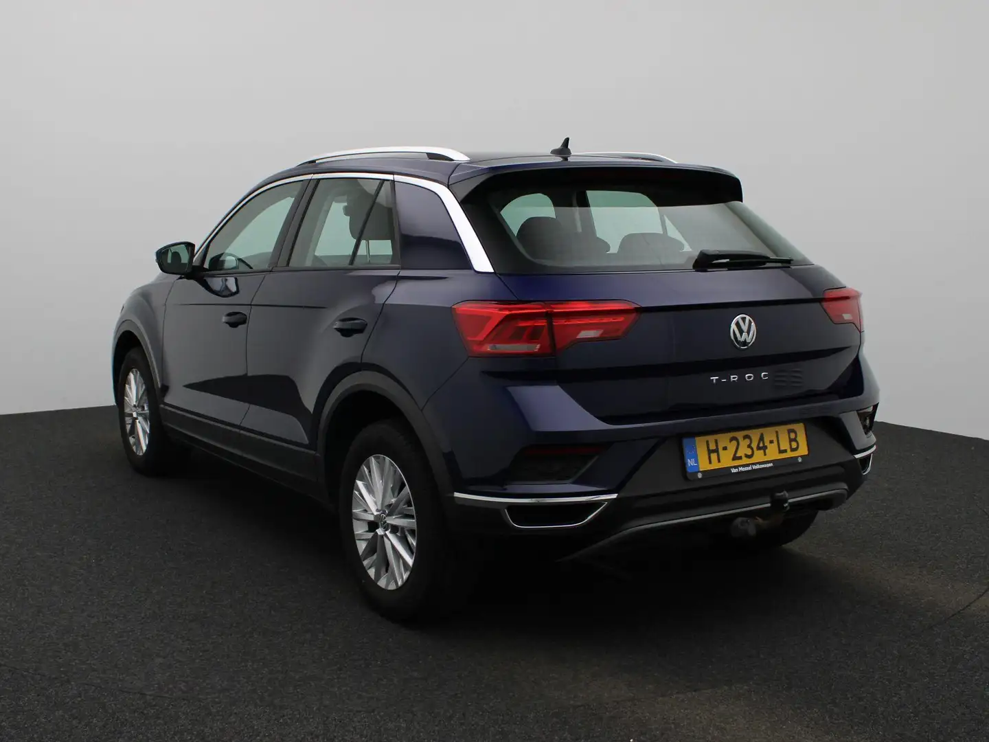 Volkswagen T-Roc 1.5 TSI Style Business 150 PK | Navigatie | Parkee Bleu - 2
