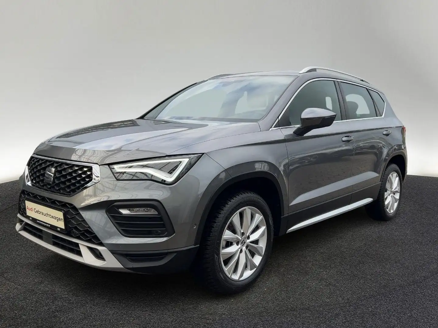 SEAT Ateca 1.5 TSI ACT Xperience DSG LED Navi Kamera Grau - 2