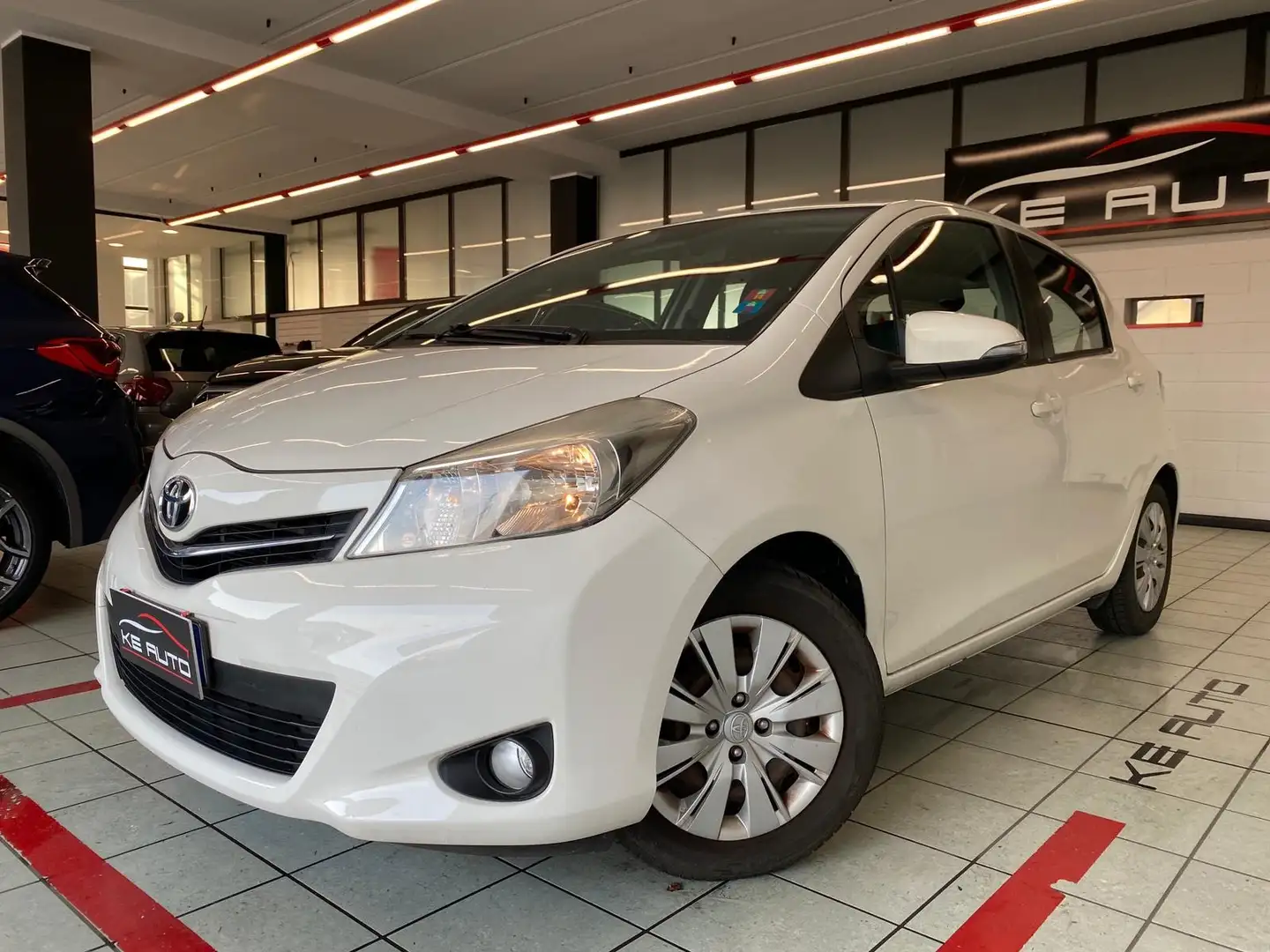 Toyota Yaris 5p 1.0 Bílá - 1