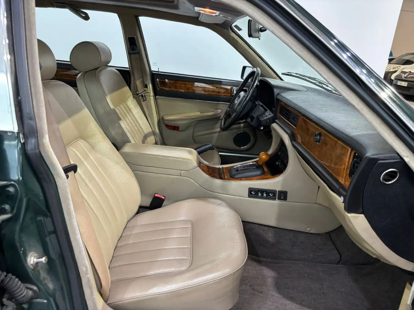Jaguar Daimler XJ 4.0 Verde - 2