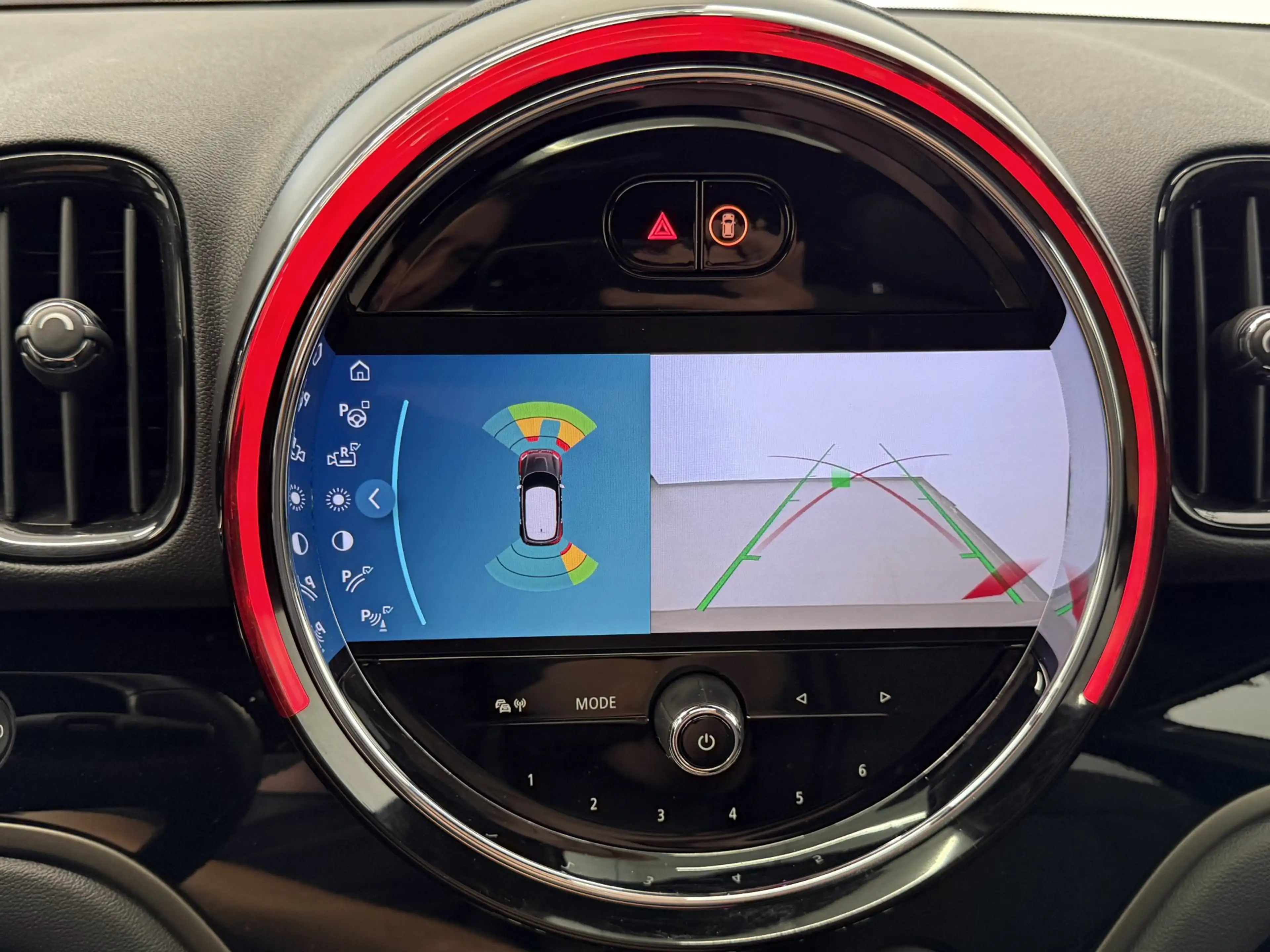 MINI Cooper SE Countryman Cooper SE ALL4 — photo 9