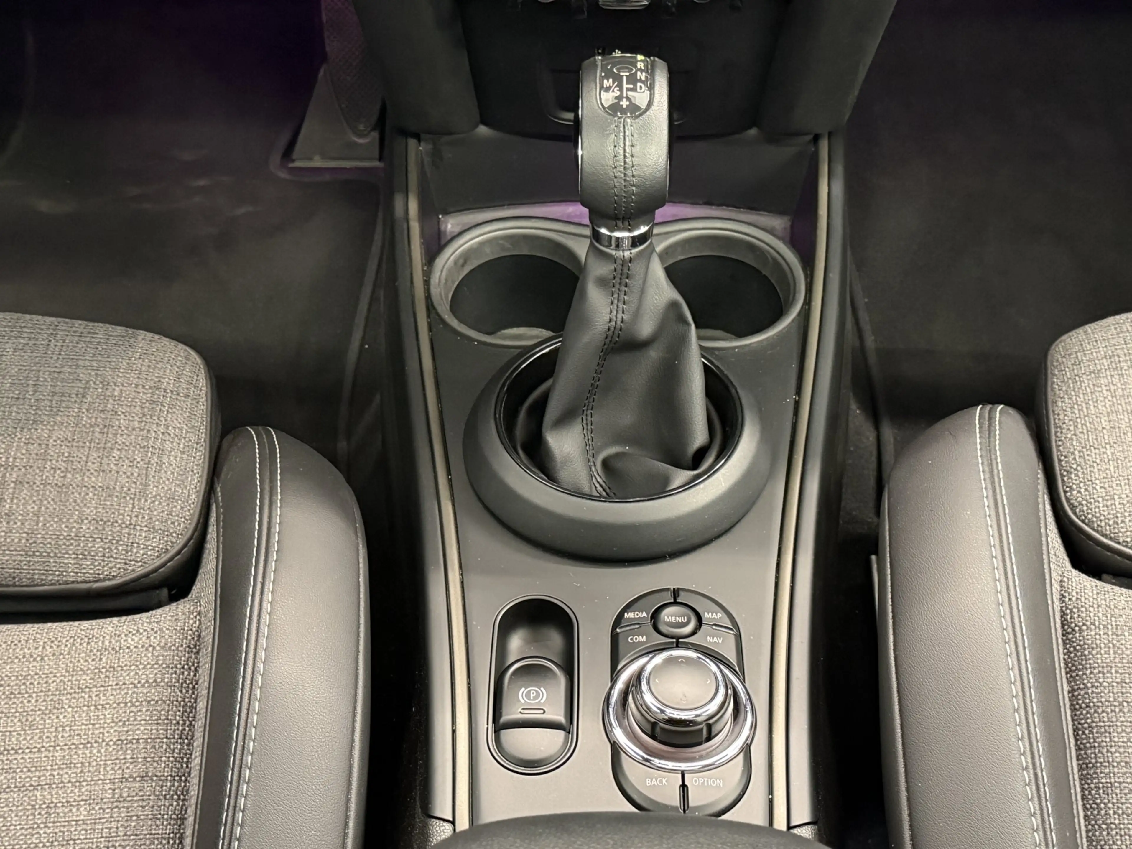 MINI Cooper SE Countryman Cooper SE ALL4 — photo 11
