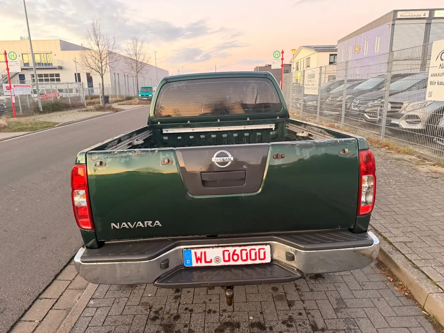 Nissan Navara Pickup King Cab SE 4X4 *2. HAND*LKW*AHK* Groen - 2