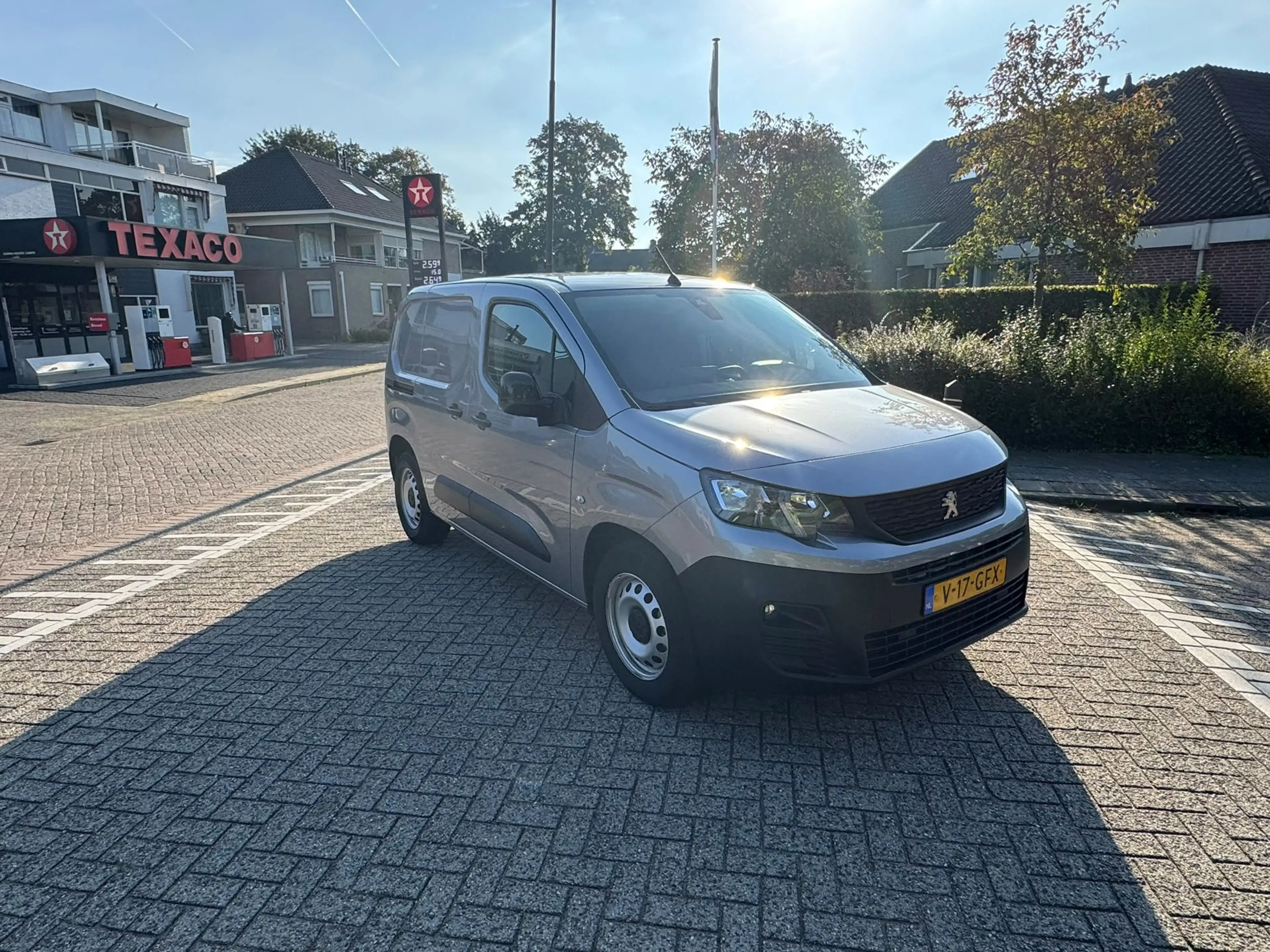 Peugeot Partner E-PARTNER 136 L1 50 kWh — photo 3
