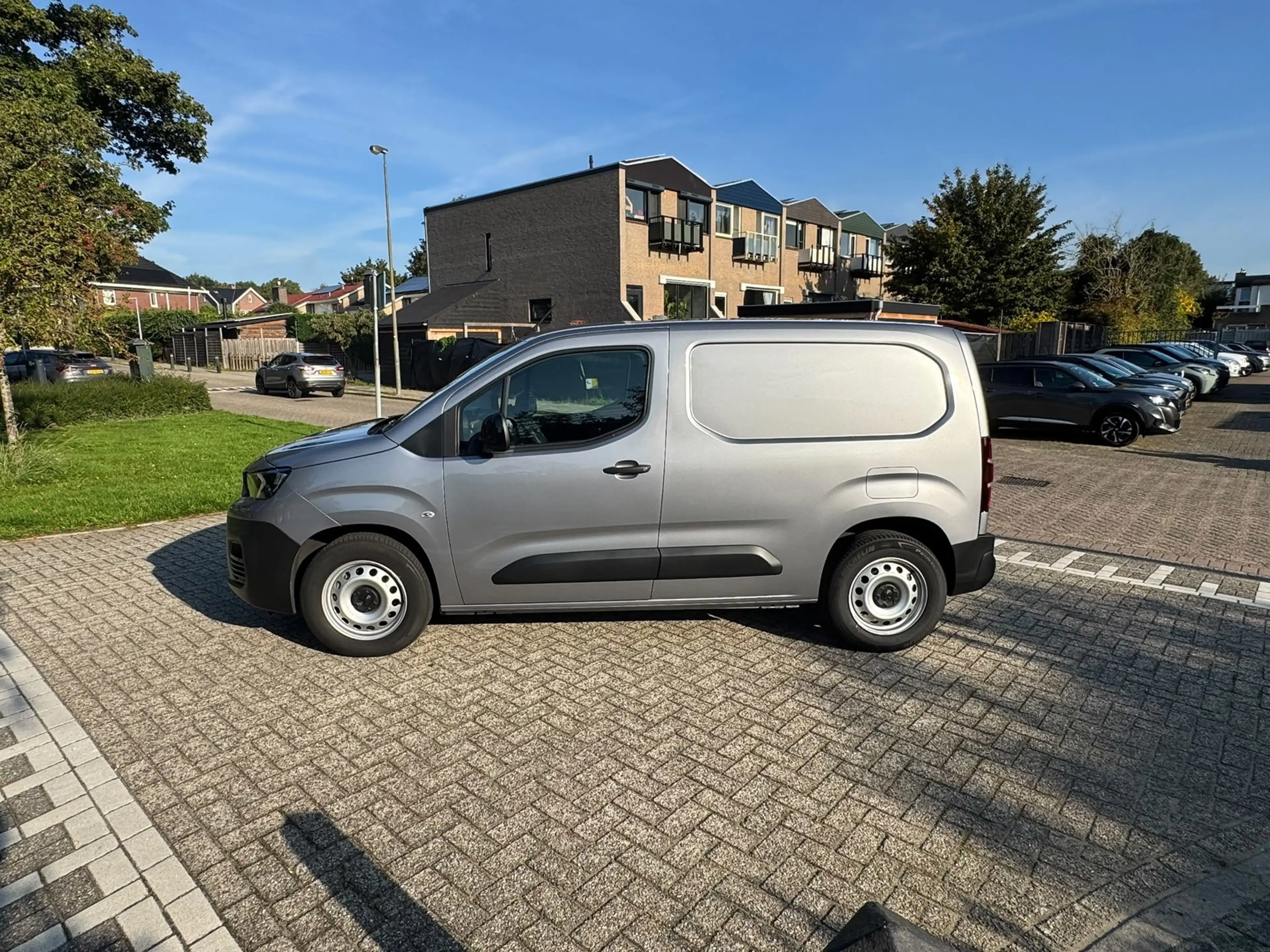 Peugeot Partner E-PARTNER 136 L1 50 kWh — photo 6