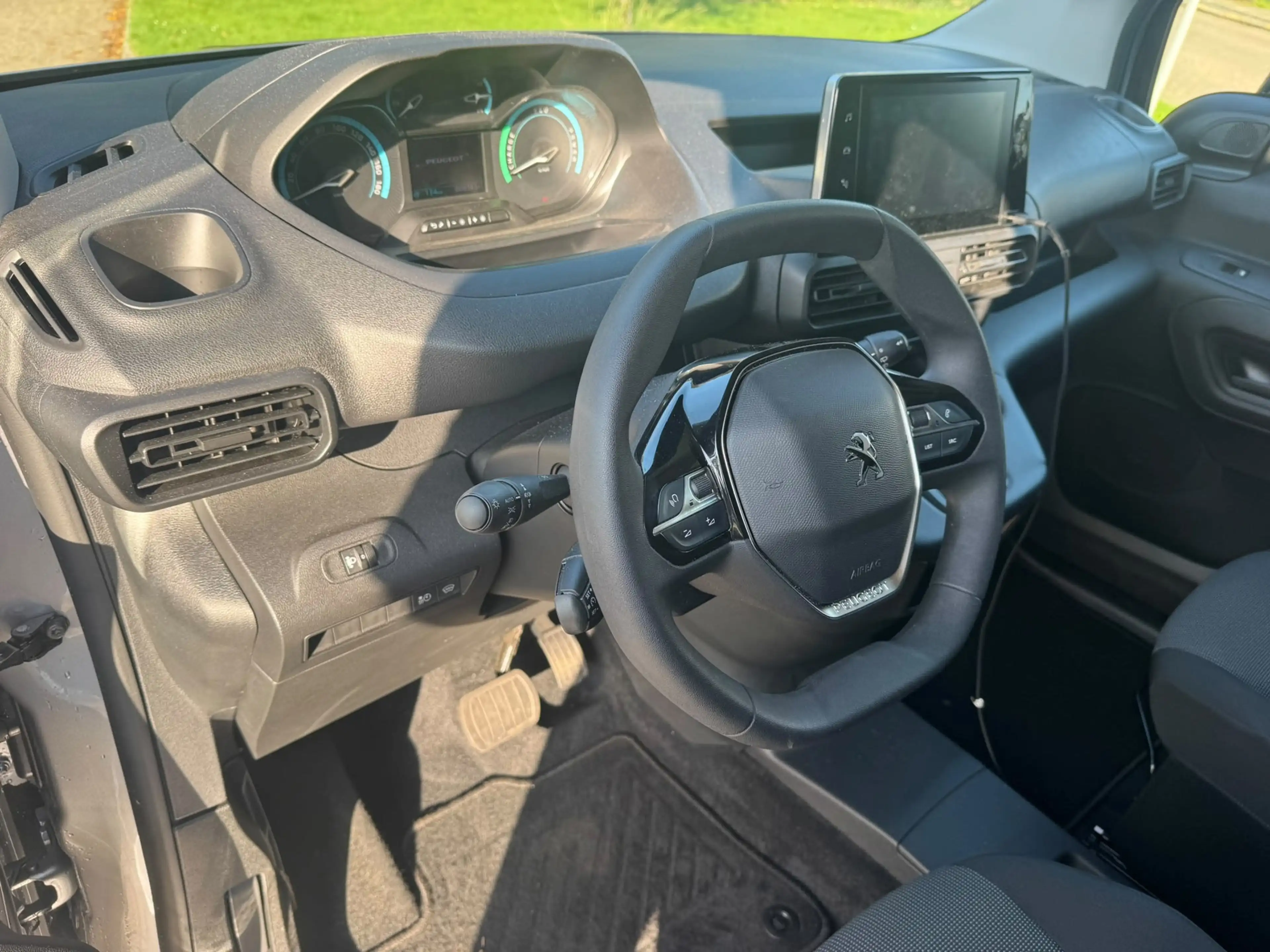 Peugeot Partner E-PARTNER 136 L1 50 kWh — photo 11