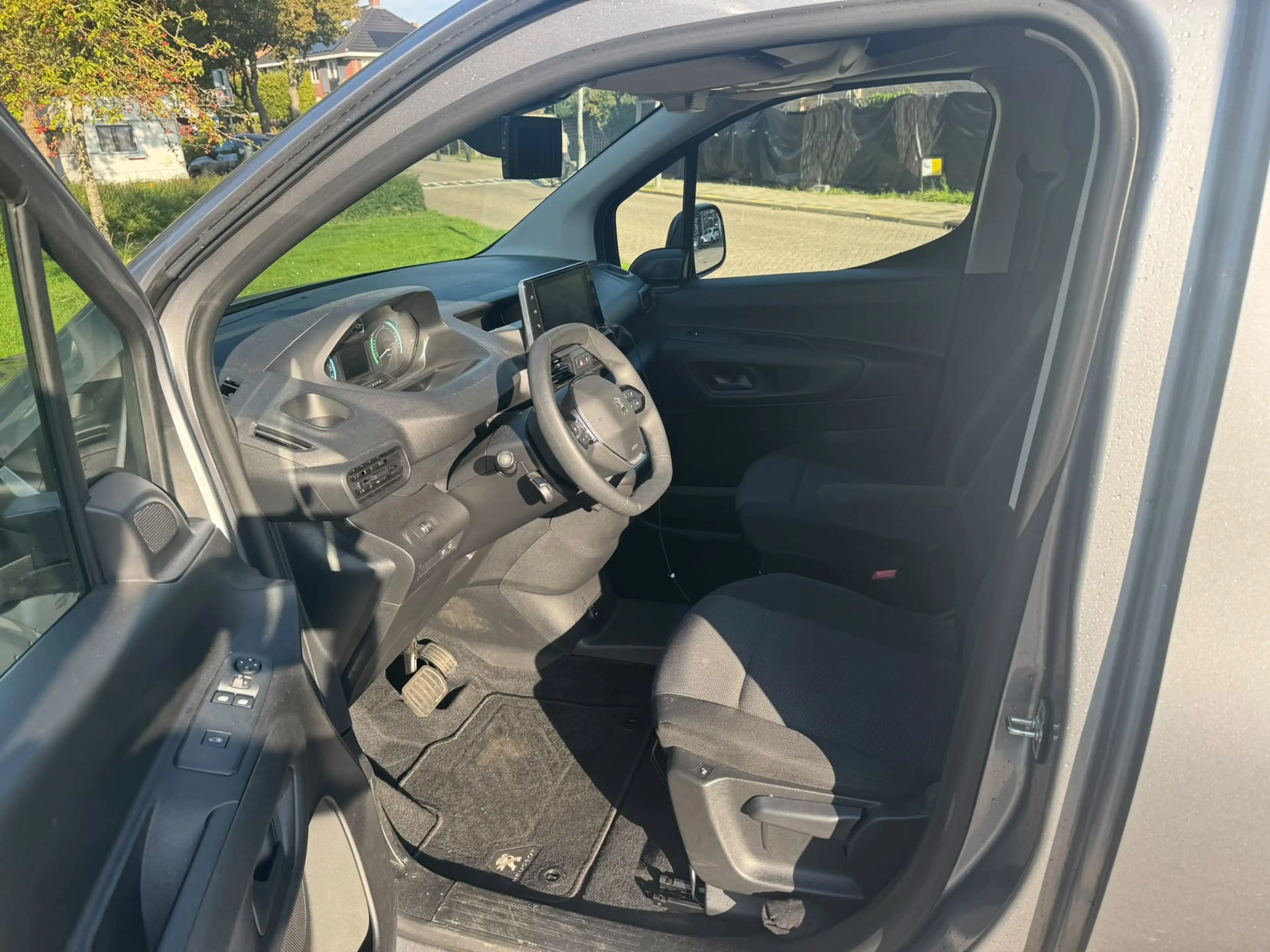 Peugeot Partner E-PARTNER 136 L1 50 kWh — photo 9