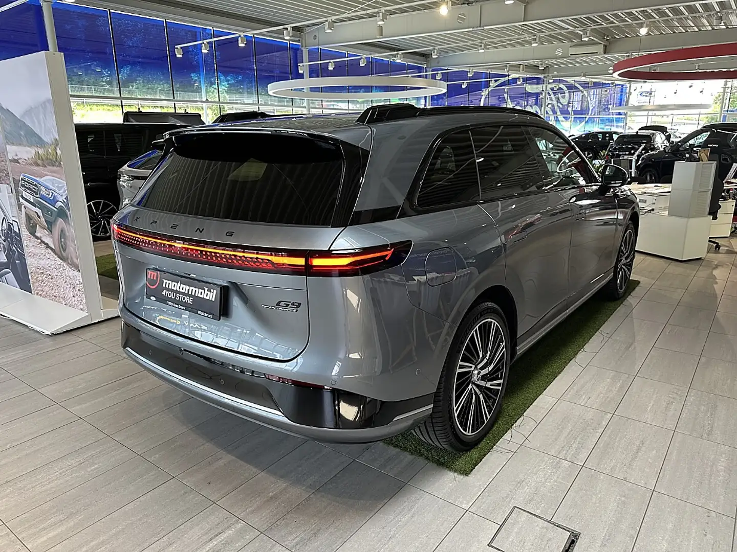 Xpeng G9 Long Performance AWD Grau - 2